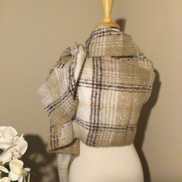 Charming Charlie Plaid Blanket Scarf Wrap - Picture 4 of 12
